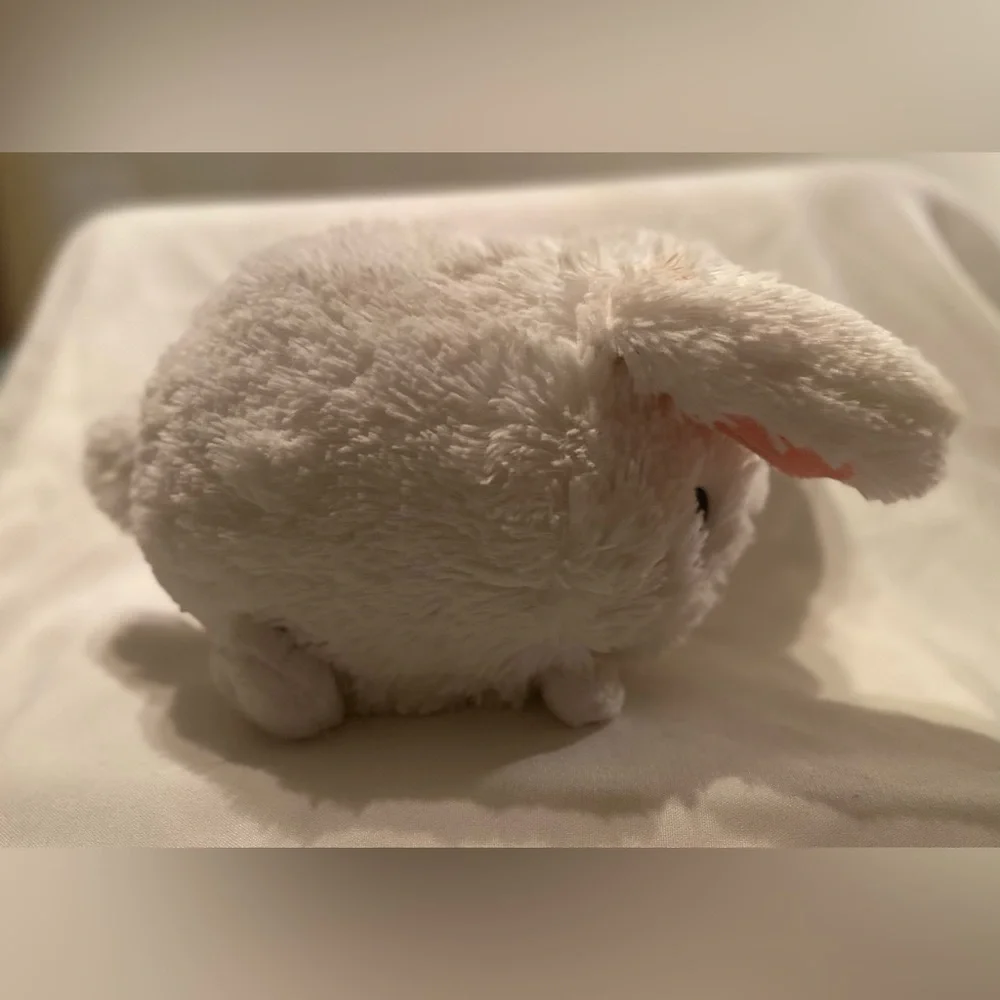 Squishable white fluffy